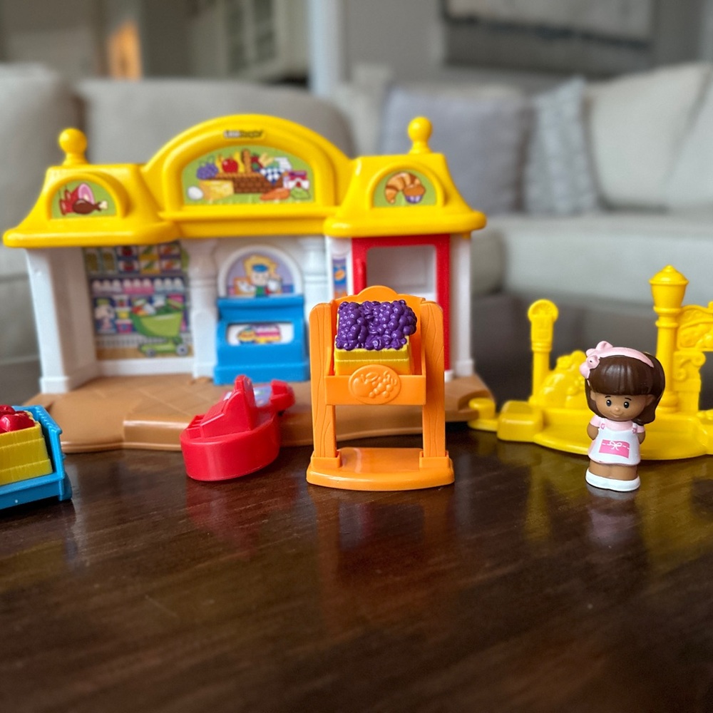 Little People Corner Market and Cupcake Bakery